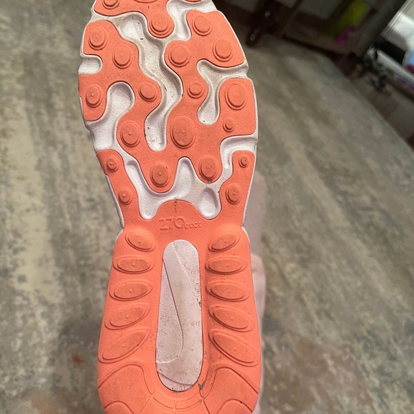 WORN 4 TIMES!!! NIKE TENNIS SHOES! - Picture 4 of 8